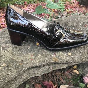 Liz Claiborne Faux Crocodile heeled loafers size 9